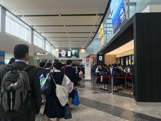 北海道班 まもなく新千歳空港を出発します 新着情報 和歌山信愛 中学校 高等学校